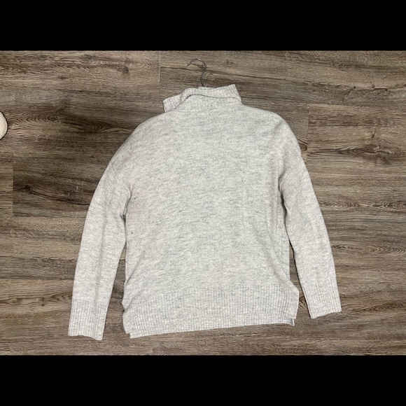 Gap Gray Sweater (M) - Picture 4 of 5
